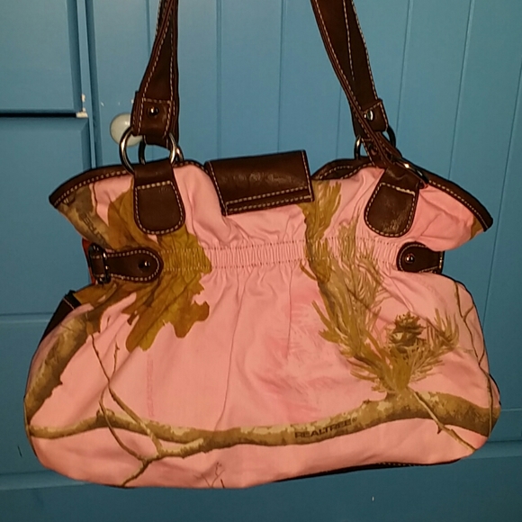 Realtree pink stud purse - Picture 4 of 4